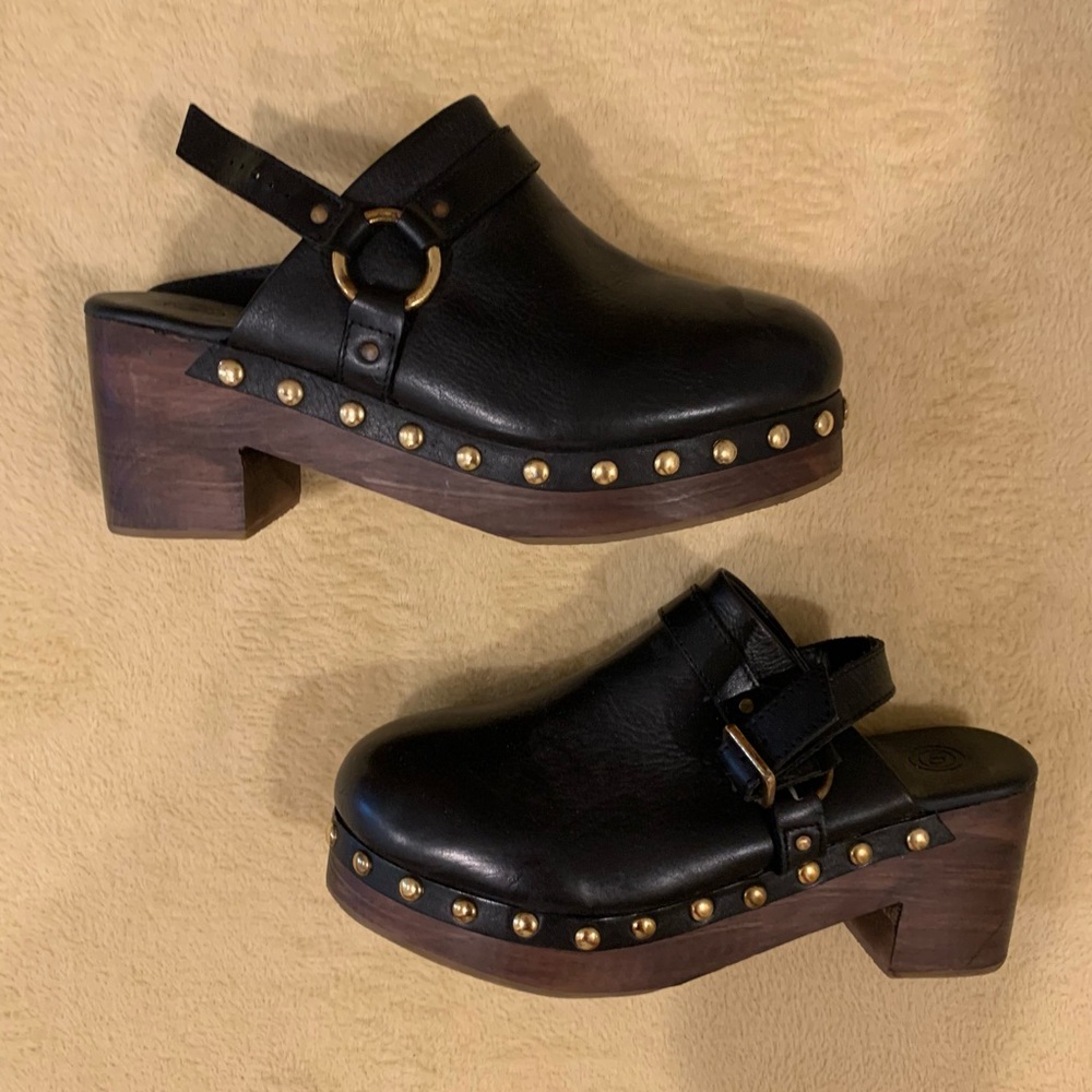Urban outfitters clogs size 8
